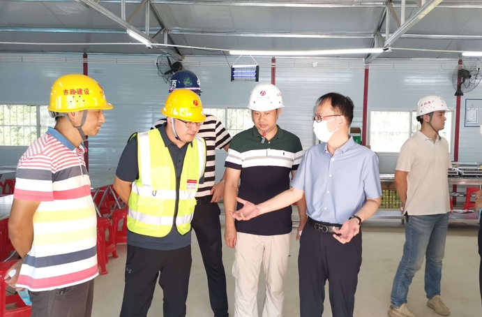 市政公用集團(tuán)安監(jiān)部部長熊新國到市政公用城三期項目檢查指導(dǎo)安全生產(chǎn)