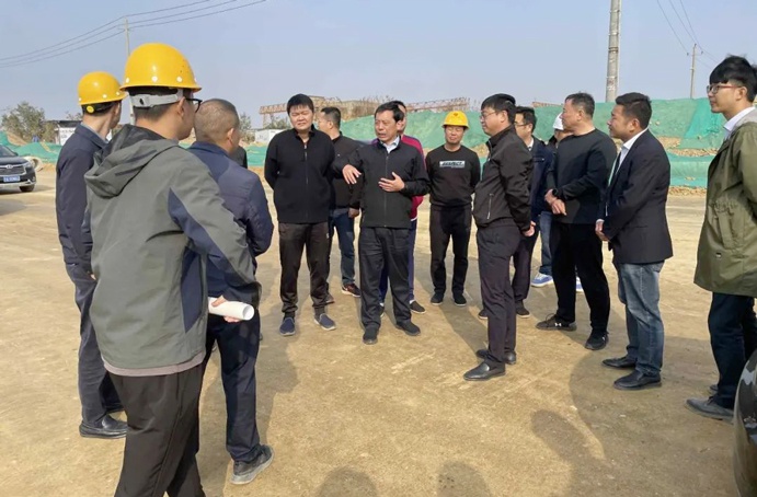 市政公用集團萬義輝深入朱橋東路綜合管廊及基礎(chǔ)設(shè)施建設(shè)工程、昌東三路道路建設(shè)工程檢查指導(dǎo)