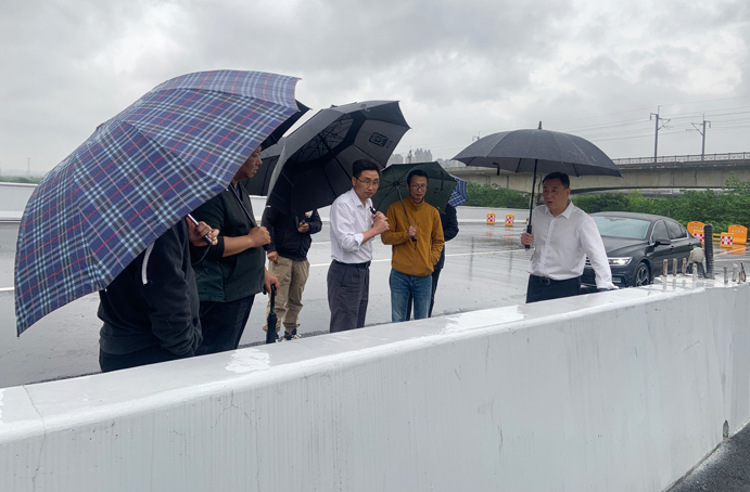 徐旭前往南昌縣河洲路項目、小藍(lán)大道快速化項目調(diào)研pg