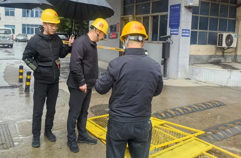 徐旭調(diào)研南昌縣小藍大道、青云譜污水接駁工程｜施工進度與安全文明管理