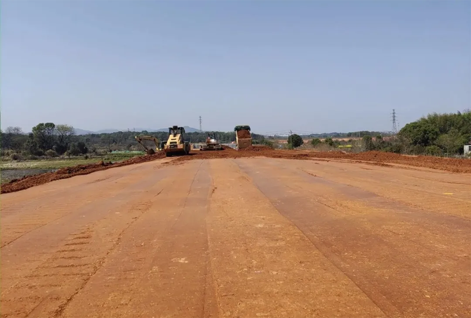 云翔大道項目路基全線貫通 | 飽和式施工加速推進(jìn)，助力區(qū)域交通升級
